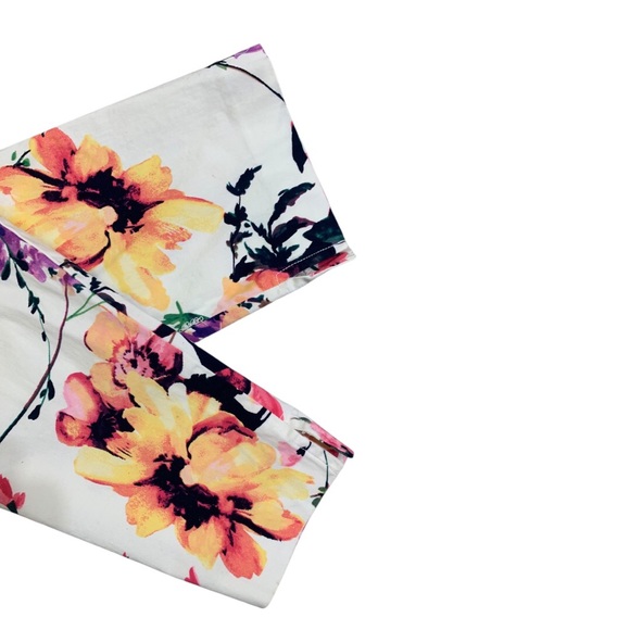 🔸7th Avenue Design Studio floral print capri pants🔸 - Picture 3 of 8